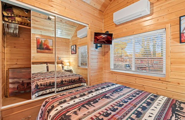 NEW Moondance Majestic Mini Cabin Cathedral Rock - Foto 17