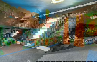 Foto 1 - Luxury Mansion w Pool Sleeps 60