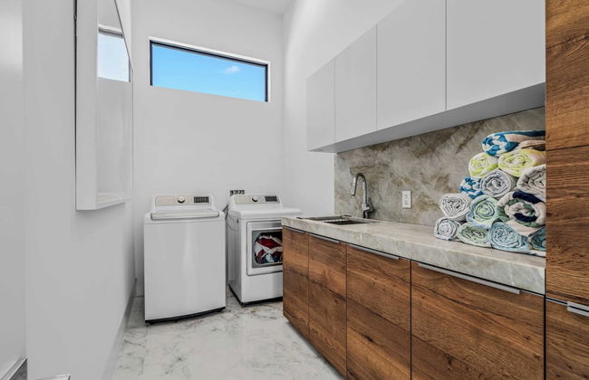 Sleeps 17 Pool & Pickleball Sun-kissed Desert Escape Bravo Villa #1 by Avantstay - Foto 52