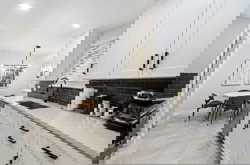 Photo 17 - @ Marbella - Modern 4-br Retreat Chef's Kitchen