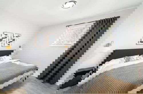 Photo 12 - @ Marbella - Modern 4-br Retreat Chef's Kitchen
