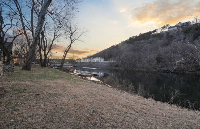 Foggy River Retreat For 16! - Foto 25