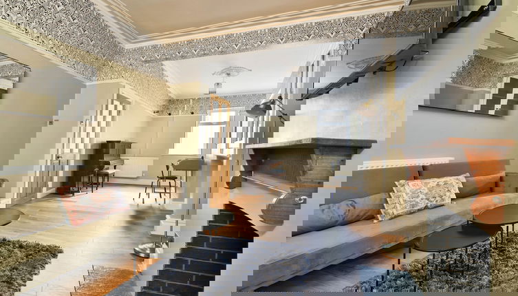 Foto 1 - Elegantly Designed House with Piano