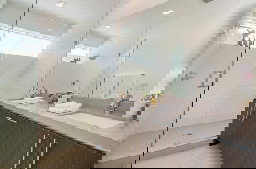 Foto 44 - Sleeps 28! 2 Luxe Villas w/ Pool & Putting Green Polo Villas Nova by Avantstay
