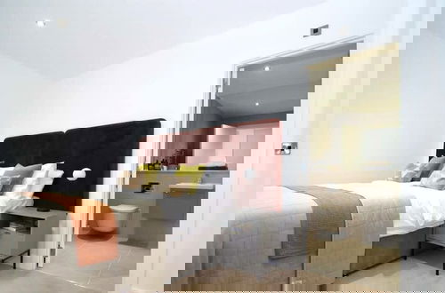 Foto 7 - Sophisticated Modern 2 Bedroom Apartment in Solihull