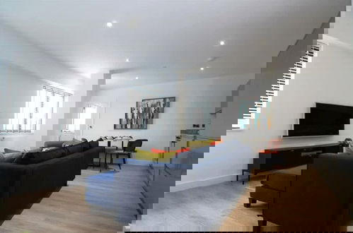 Foto 5 - Sophisticated Modern 2 Bedroom Apartment in Solihull