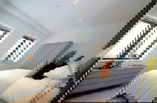 Foto 8 - Sophisticated Modern 2 Bedroom Apartment in Solihull