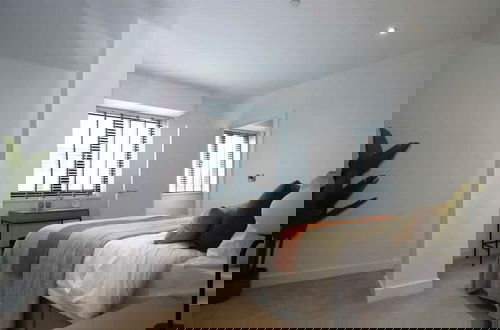 Foto 6 - Sophisticated Modern 2 Bedroom Apartment in Solihull