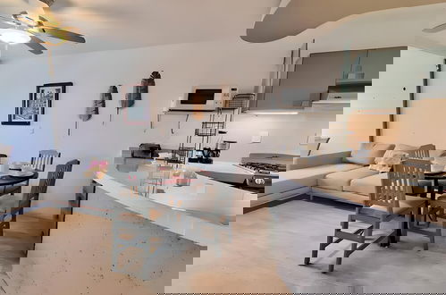 Photo 16 - Beachfront and Ocean View Apartment