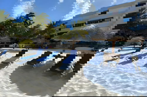 Photo 27 - Beachfront and Ocean View Apartment