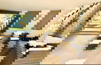 Photo 2 - Beachfront and Ocean View Apartment
