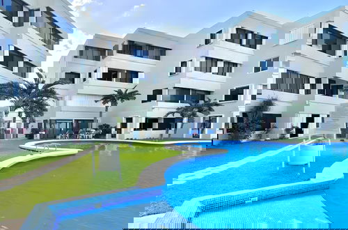 Photo 19 - Beachfront and Ocean View Apartment