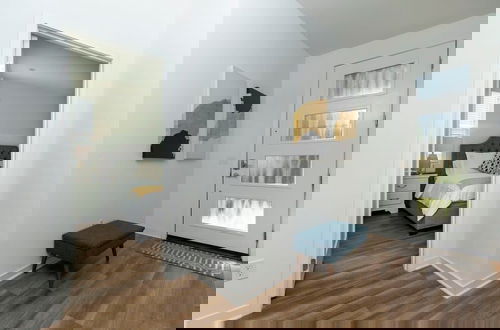 Photo 8 - Private Bedroom With Bathroom Central Location