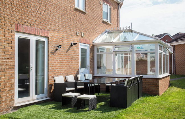 5 Bed Detached House - Sleeps 14 - Photo 23