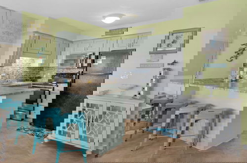 Foto 12 - Beachside Stay w/ Pool & Beach Access + Free Attraction Tickets!