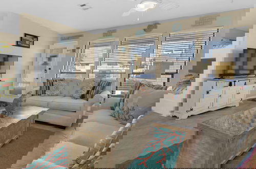 Foto 1 - Beachside Stay w/ Pool & Beach Access + Free Attraction Tickets!