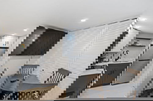 Foto 4 - Modern Condo Perfect For Winter Rental