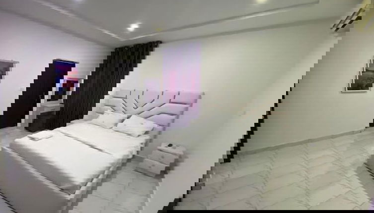 Foto 1 - Lavish Apartment