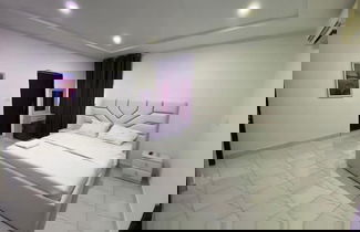 Foto 1 - Lavish Apartment