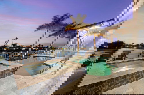 Photo 9 - Marco Polo by Avantstay Waterfront 5bdr, Pool, Spa, Fire Pit, Walk to Beach
