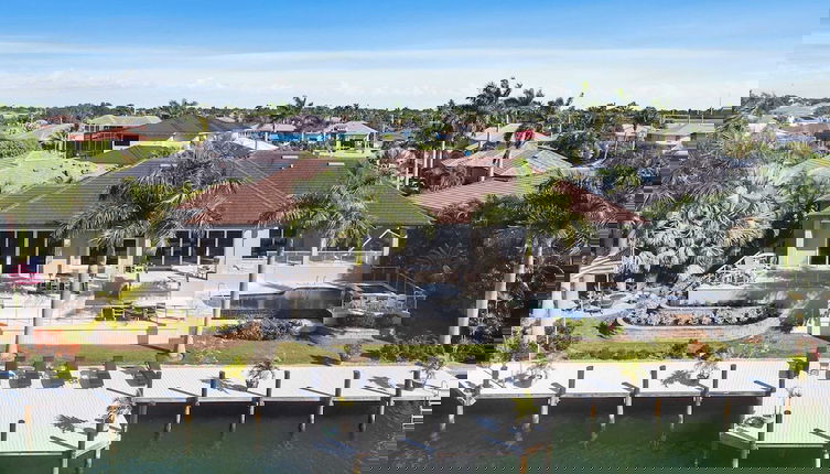 Photo 1 - Marco Polo by Avantstay Waterfront 5bdr, Pool, Spa, Fire Pit, Walk to Beach