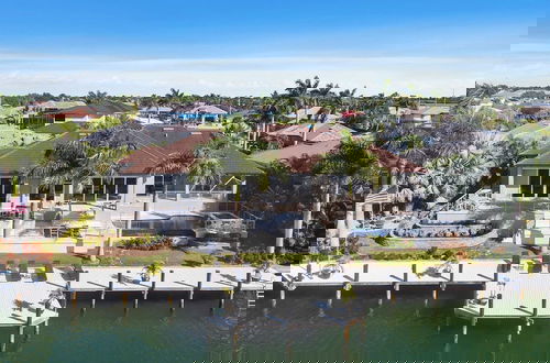 Photo 1 - Marco Polo by Avantstay Waterfront 5bdr, Pool, Spa, Fire Pit, Walk to Beach