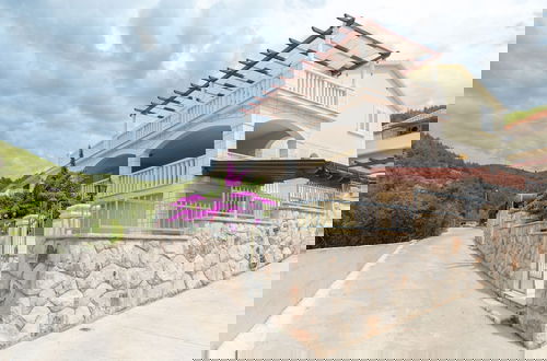 Foto 43 - Modern Villa Near the Sea