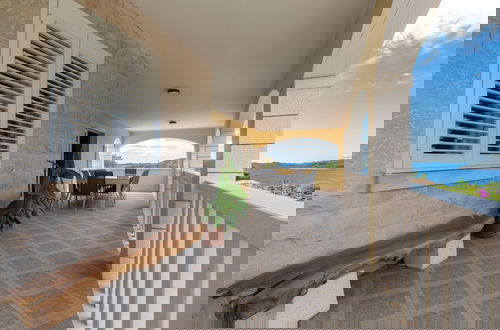 Foto 4 - Modern Villa Near the Sea