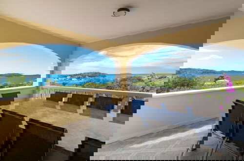 Foto 29 - Modern Villa Near the Sea