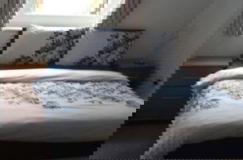 Photo 8 - Bushwood, Ldn 2bed Apt-balcony-parking