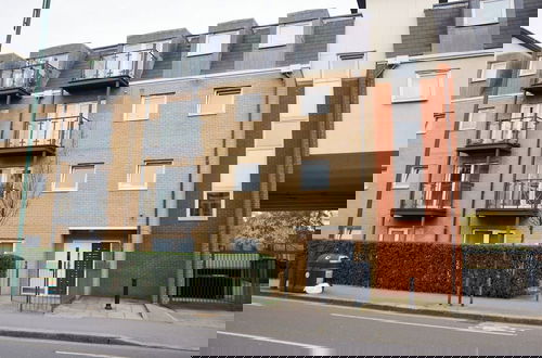 Photo 28 - Bushwood, Ldn 2bed Apt-balcony-parking