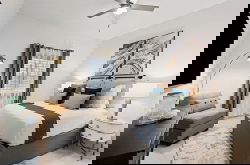 Foto 20 - Luxurious 6-Bedroom Villa with Pool & Games