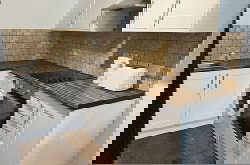 Foto 4 - Cosy One Bedroom London Apartment