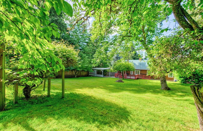 Private park in a cozy home next to I-90 huge yard - Photo 33