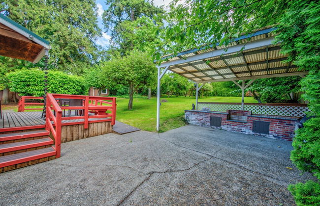 Private park in a cozy home next to I-90 huge yard - Photo 28