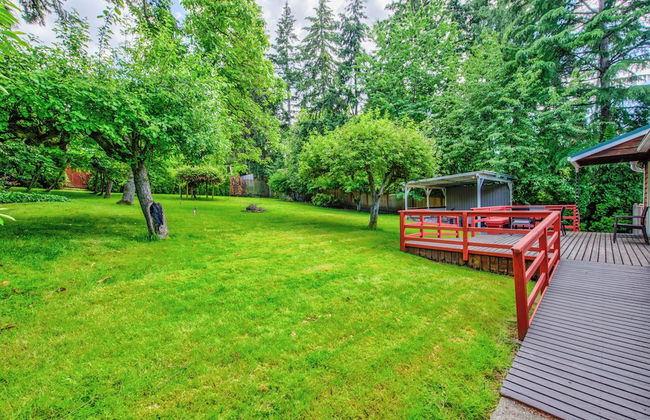 Private park in a cozy home next to I-90 huge yard - Photo 23