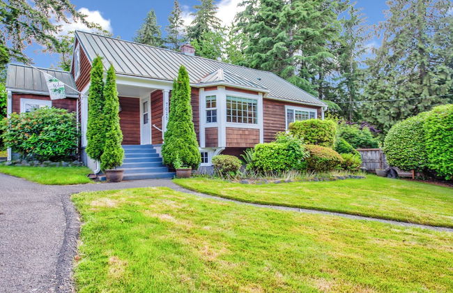 Private park in a cozy home next to I-90 huge yard - Photo 22