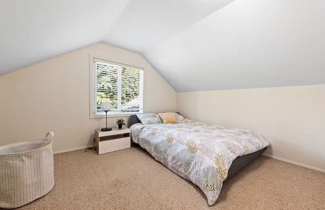 Private park in a cozy home next to I-90 huge yard - Photo 1