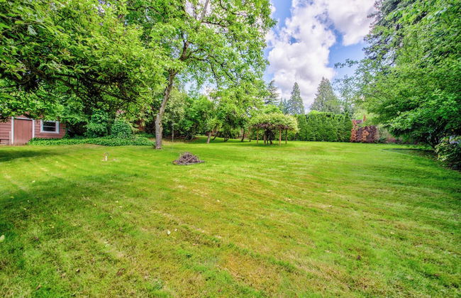 Private park in a cozy home next to I-90 huge yard - Photo 30