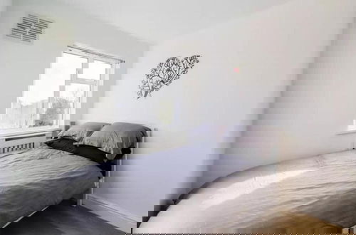 Photo 4 - 2br-sleeps6-parking-garden-nearlondon