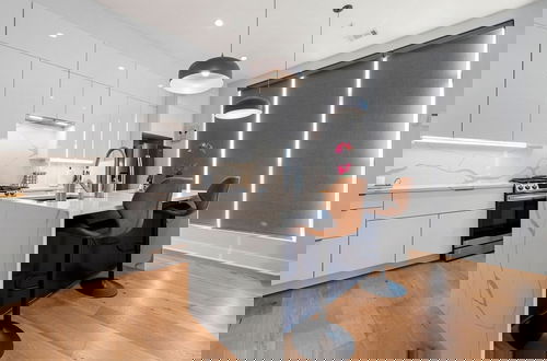 Photo 10 - Luxurious Midtown Home Rooftop Views by Silverx