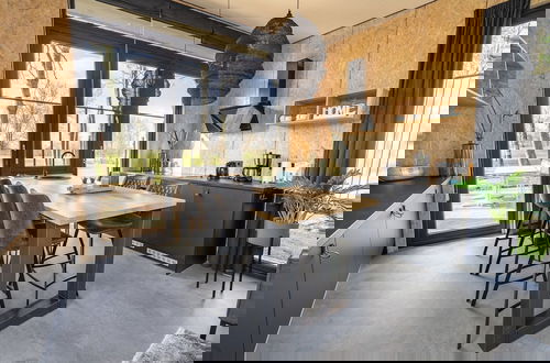 Foto 6 - Modern Chalet by the River Maas