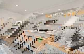Foto 1 - Chic Luxury Retreat in Old Town Walk Everywhere!