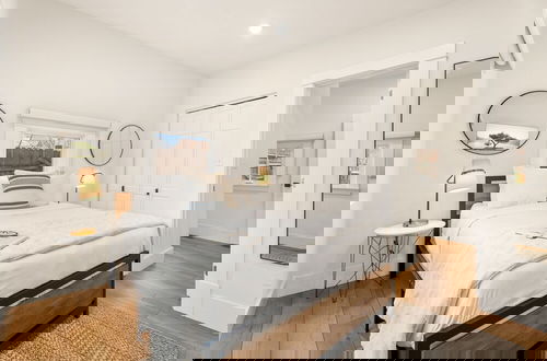 Photo 3 - Chic Luxury Retreat in Old Town Walk Everywhere!