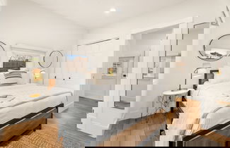 Photo 3 - Chic Luxury Retreat in Old Town Walk Everywhere!