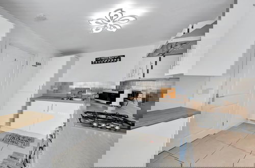 Foto 17 - 3 Bedroom and 2 Bath House with Balcony