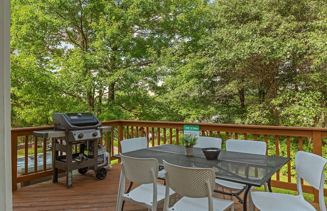 For Lake Sake by Avantstay Lakefront Hot Tub View - Photo 6