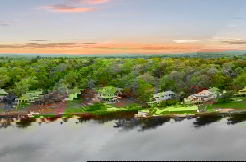 Photo 46 - Pocono Lakefront by Avantstay Dock Lake Access