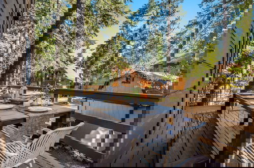 Foto 4 - Homewood by Avantstay Amazing Family Cabin w Hot Tub Sauna