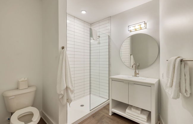 The Carter 505 by Avantstay 4BR Balcony - Photo 20